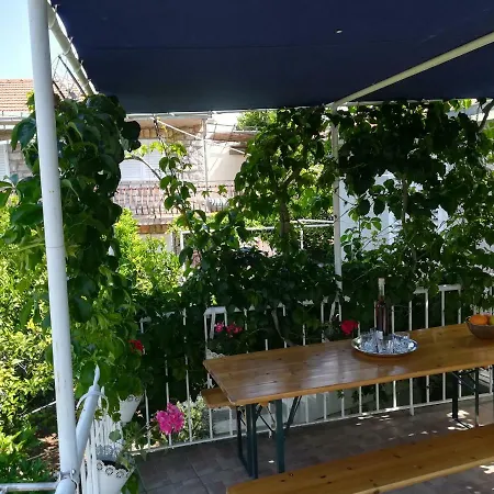 Apartament Veli *