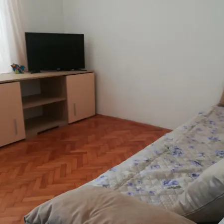Veli * Drvenik Veliki