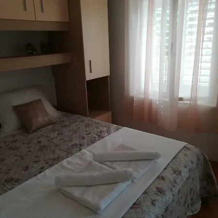 Veli * Drvenik Veliki